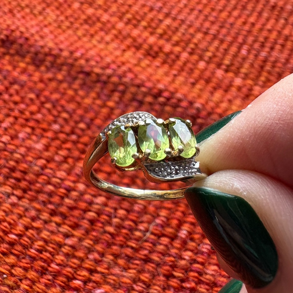 Solid 9k Gold Vintage Peridot Ring